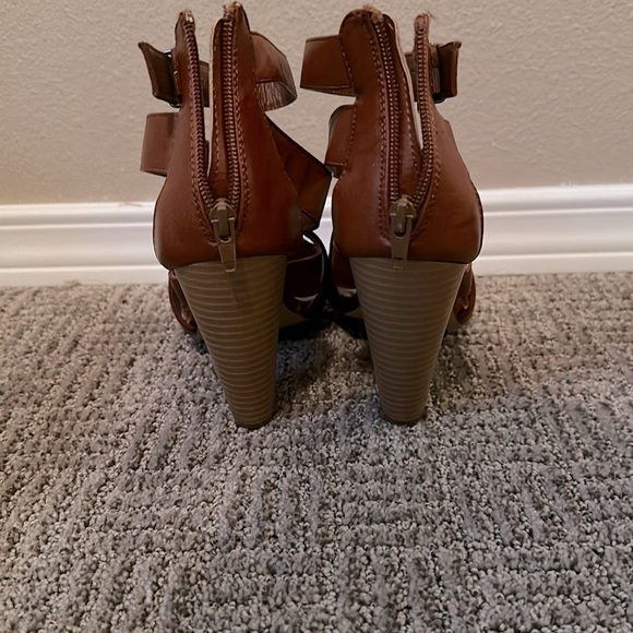 Size 8.5 Shoedazzle Brown Sandal heels - Picture 3 of 3